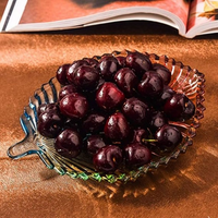 Prato de Vidro Decorativo em Formato de Folha Elegânte Pestisqueira 20 x 16,5