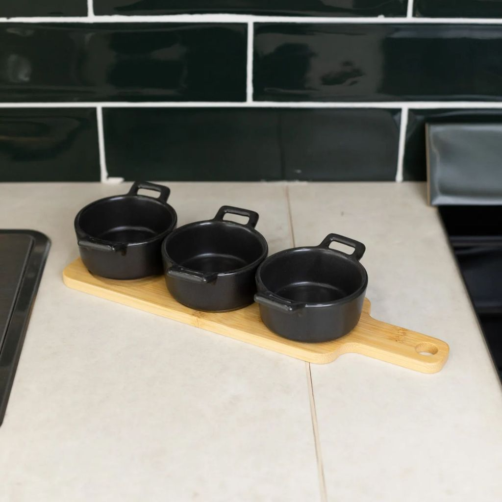 Jogo de 4 Peças Petisqueira Com Bandeja de Bambu e Panelinhas de Cerâmica