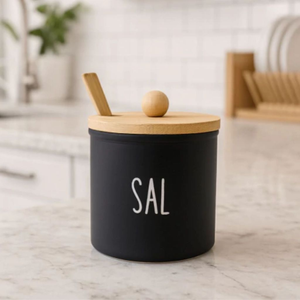 Saleiro de Vidro Preto Com Palavra Sal com Colher e Tampa de Bambu