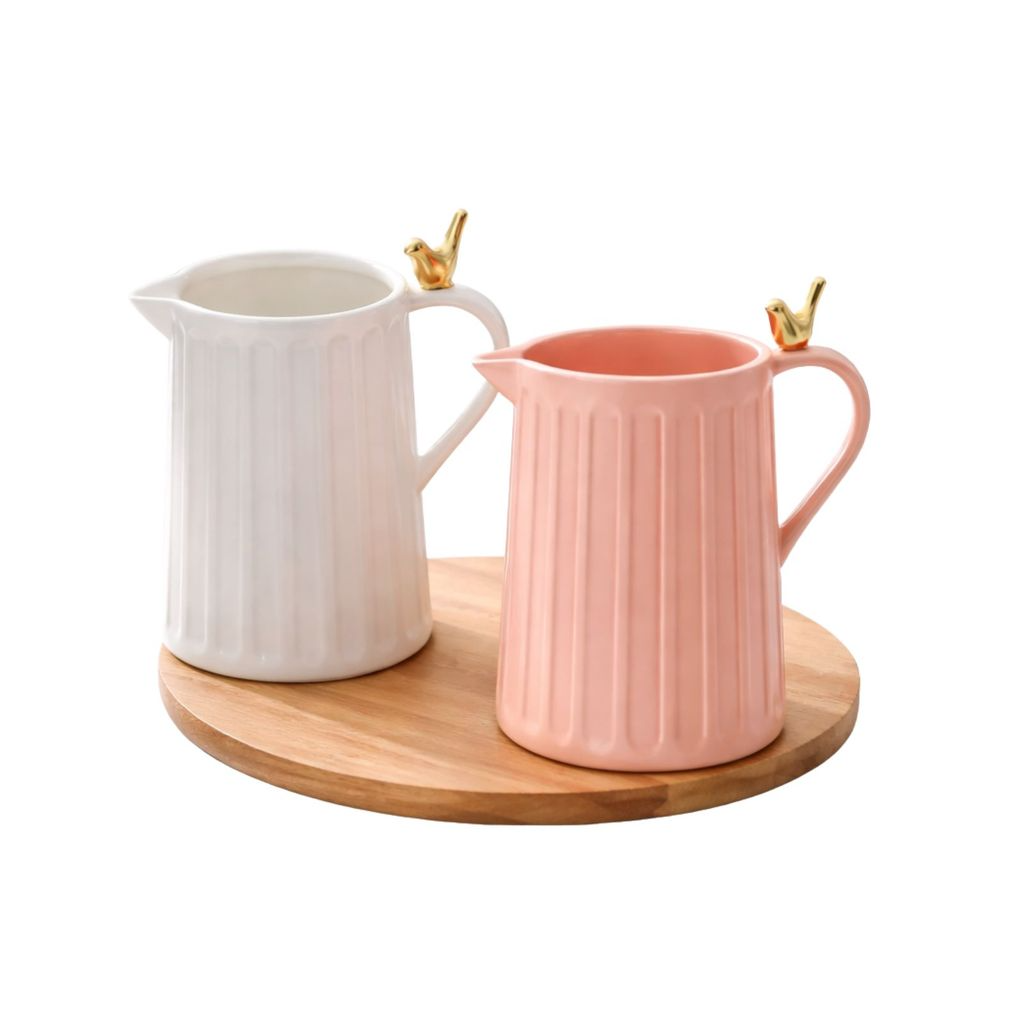 Leiteira em cerâmica com Passaro Colibri Dourado