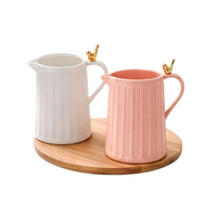 Leiteira em cerâmica com Passaro Colibri Dourado