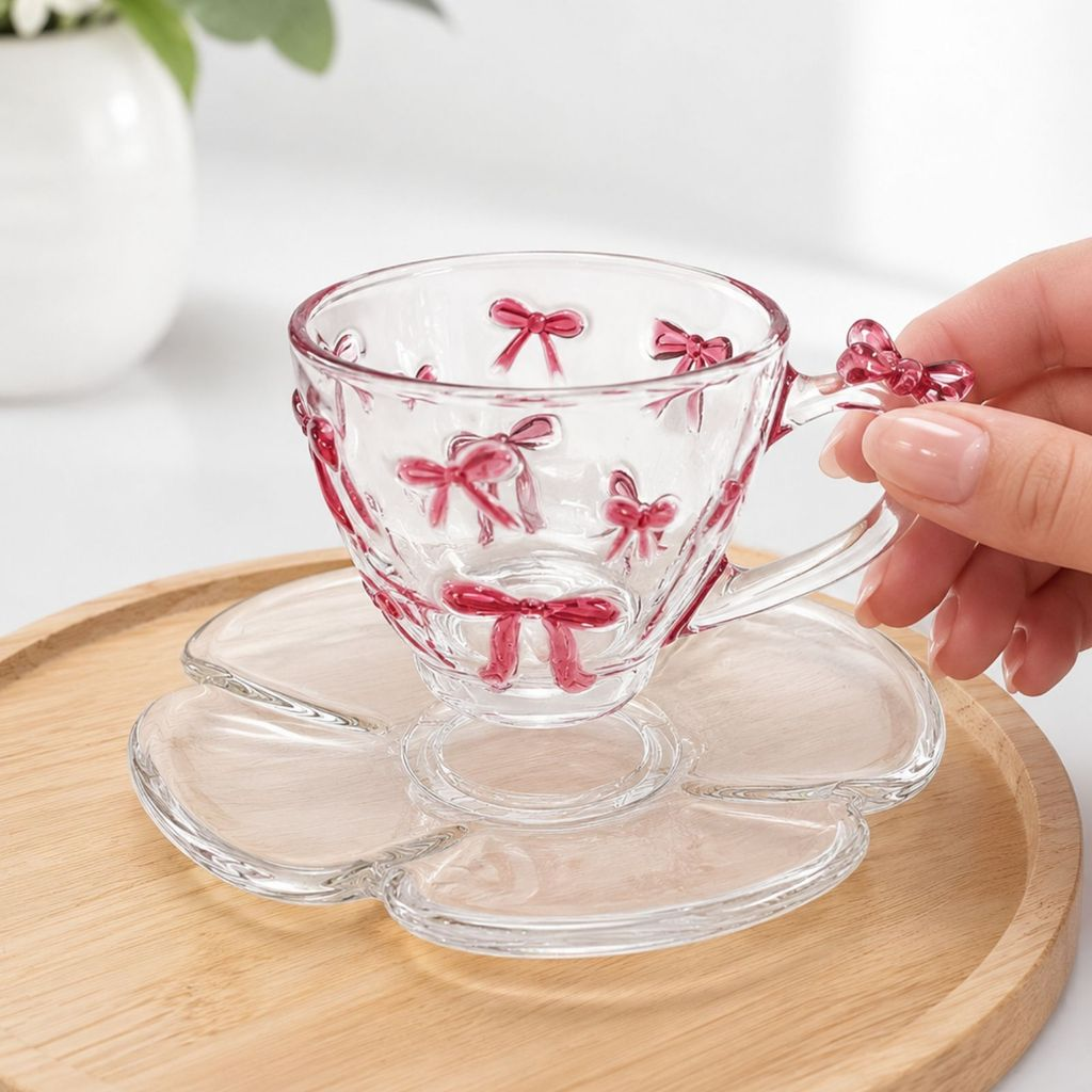 Kit 4 Xícara com Pires de Vidro com Detalhe de Laço Rosa