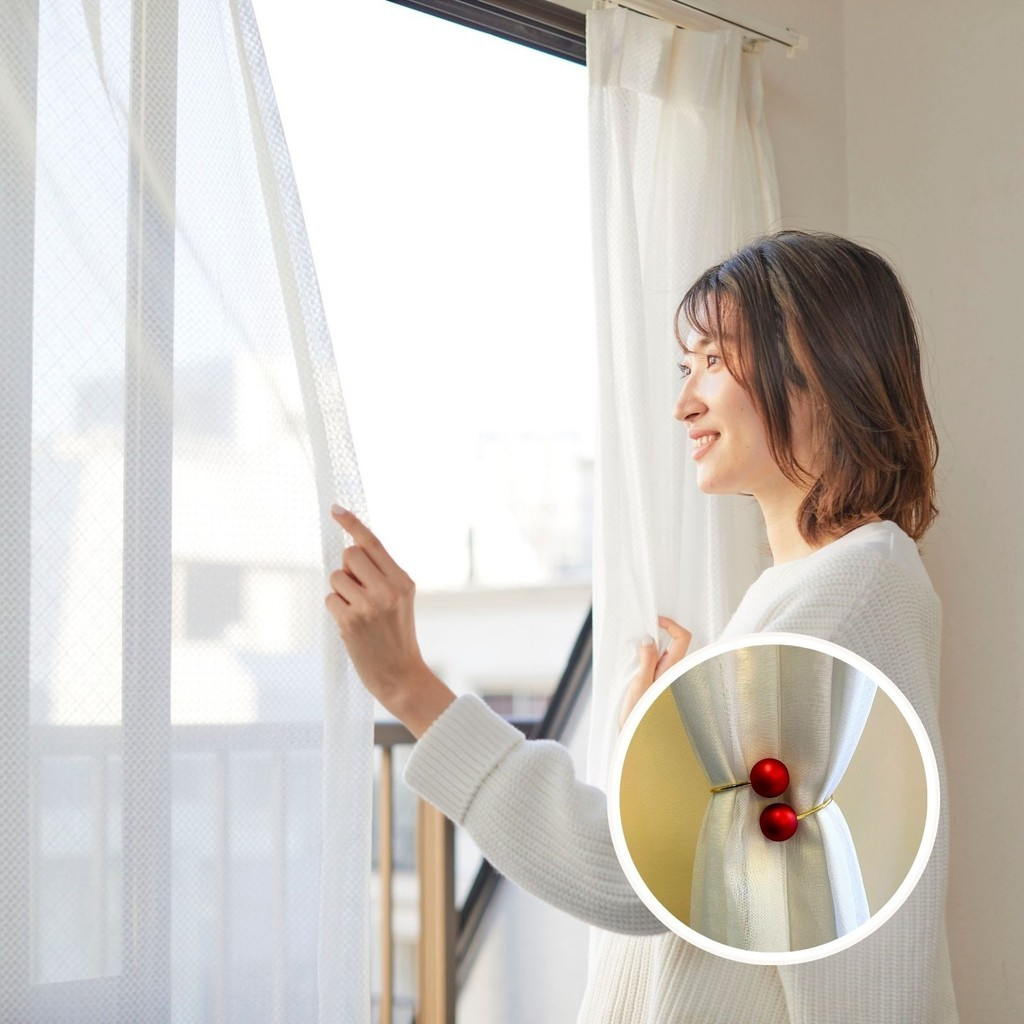 Kit 02 Prendedores de Cortina Aro dourado Com Perola Vermelha Fosca