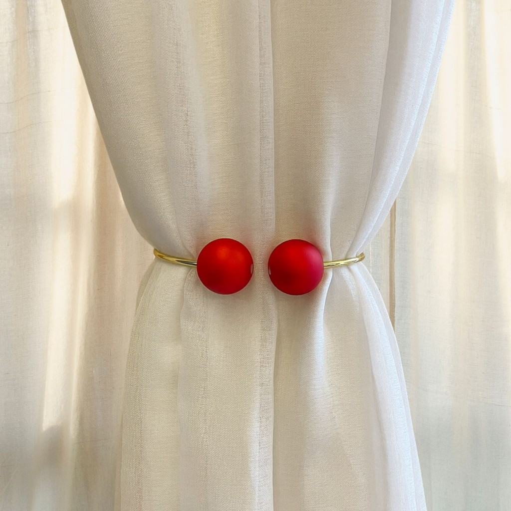 Kit 02 Prendedores de Cortina Aro dourado Com Perola Vermelha Fosca