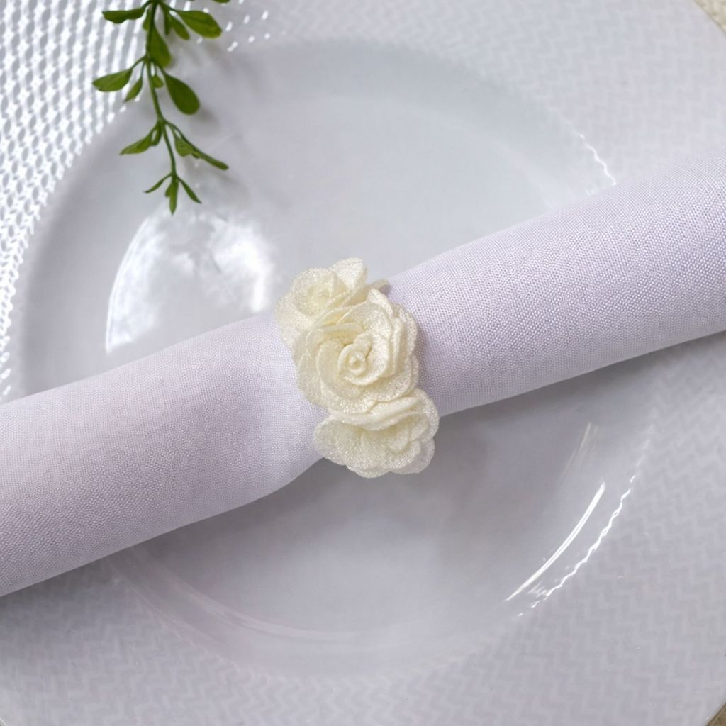 Kit com 4 Anel de Guardanapo + 4 Guardanapo  Oxford 3 Flores Brancas