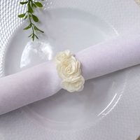 Kit com 4 Anel de Guardanapo + 4 Guardanapo  Oxford 3 Flores Brancas