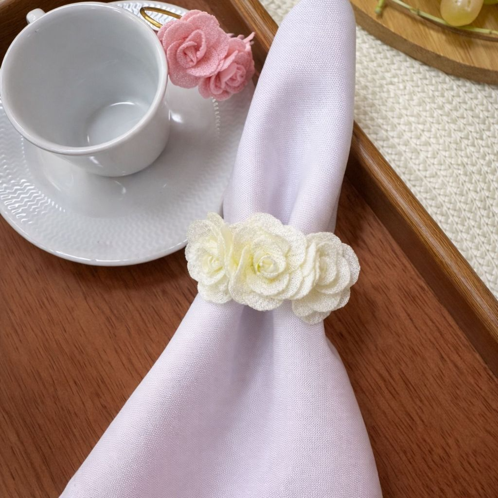 Kit com 4 Anel de Guardanapo + 4 Guardanapo  Oxford 3 Flores Brancas