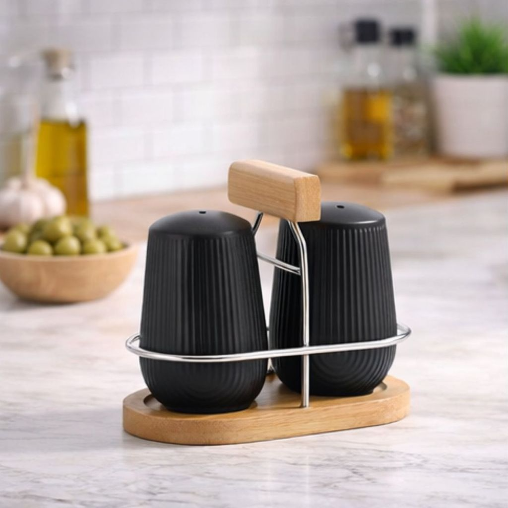 Jogo Saleiro e Pimenteiro de Cerâmica com suporte de Bambu Black