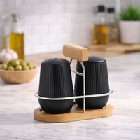 Jogo Saleiro e Pimenteiro de Cerâmica com suporte de Bambu Black