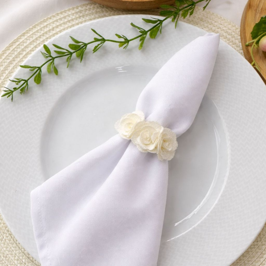 Kit com 4 Anel de Guardanapo + 4 Guardanapo  Oxford 3 Flores Brancas